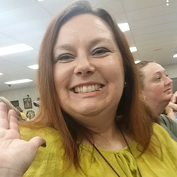 Meet your Posher, Julie - Picture 2 of 3